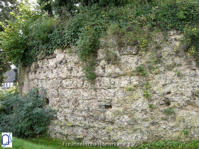Römischer Gussbeton im Mauerwerk der Burgruine Hürth-Fischenich