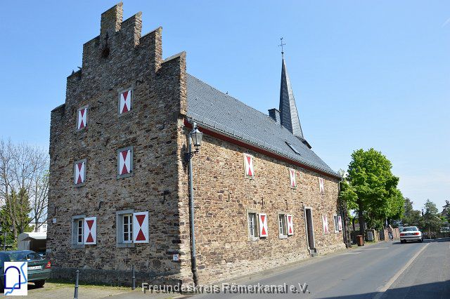 Swisttal-Odendorf,Zehnthaus von 1726. Im Mauerwerk des Gebäudes befinden sich Steinquader aus Aquädukmarmor.
